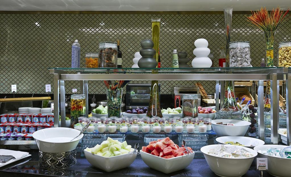 Uranus Istanbul Topkapi Exteriör bild A salad bar