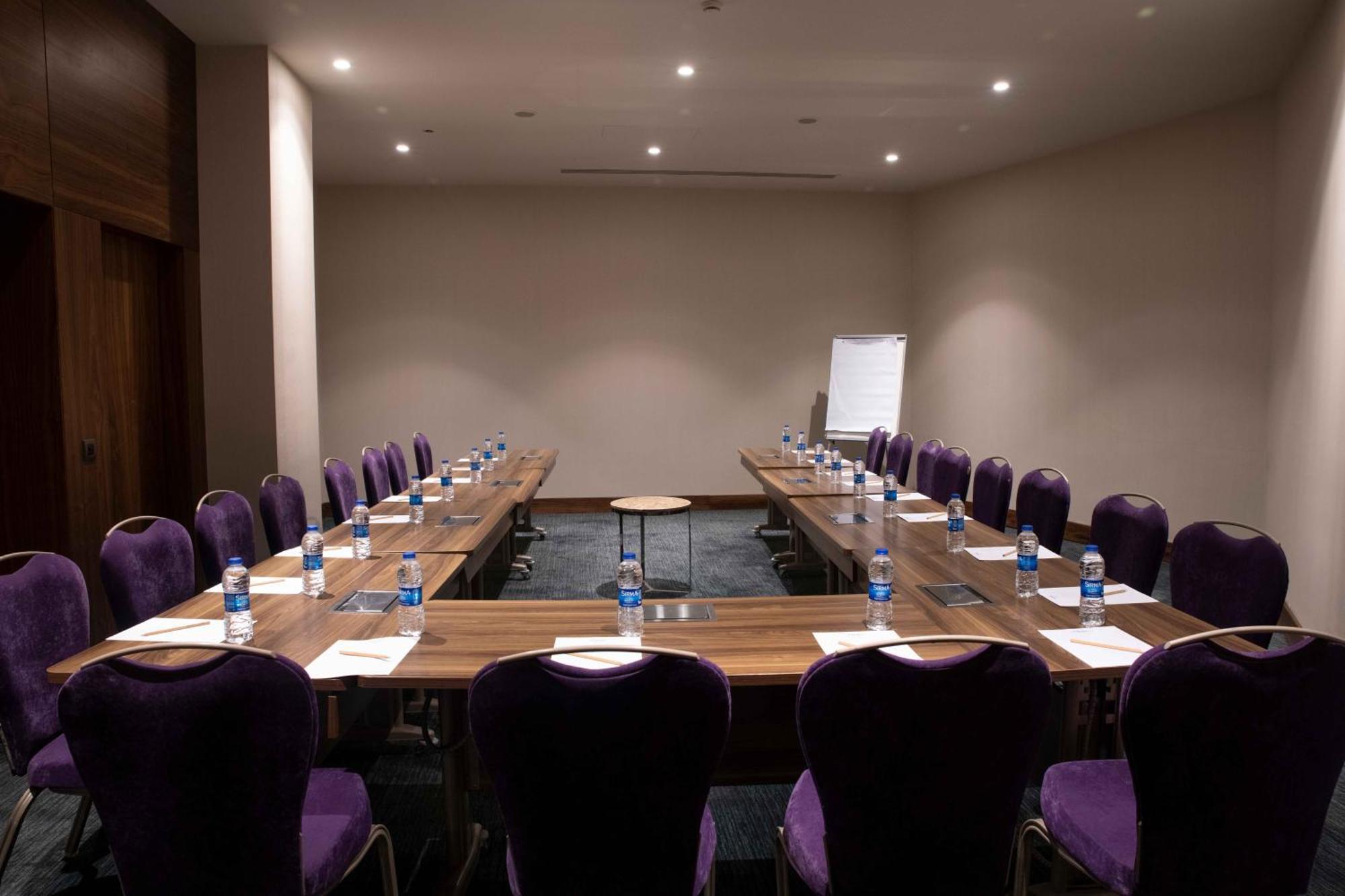 Uranus Istanbul Topkapi Exteriör bild Meeting room